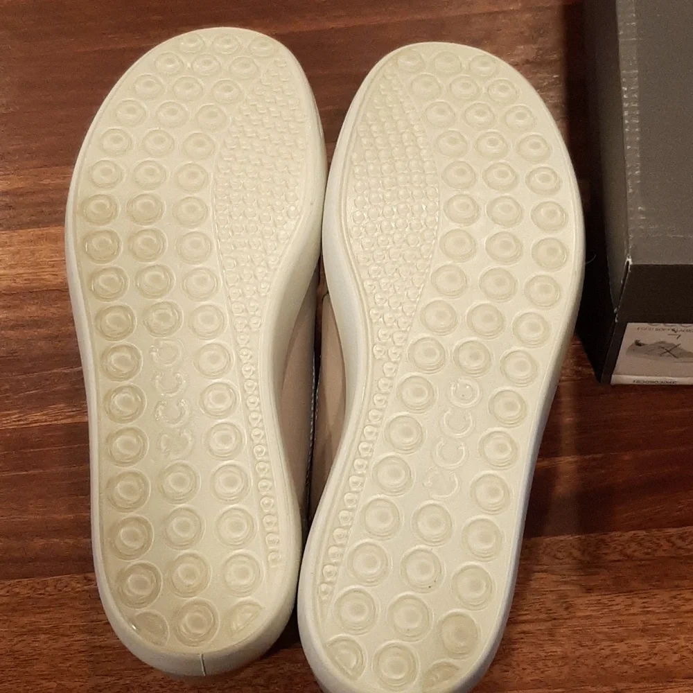 Ecco Soft 7 Womans Slip On Shoes 8-8.5